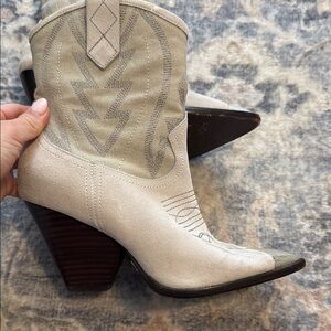 Cream Heeled Boots with Western Design